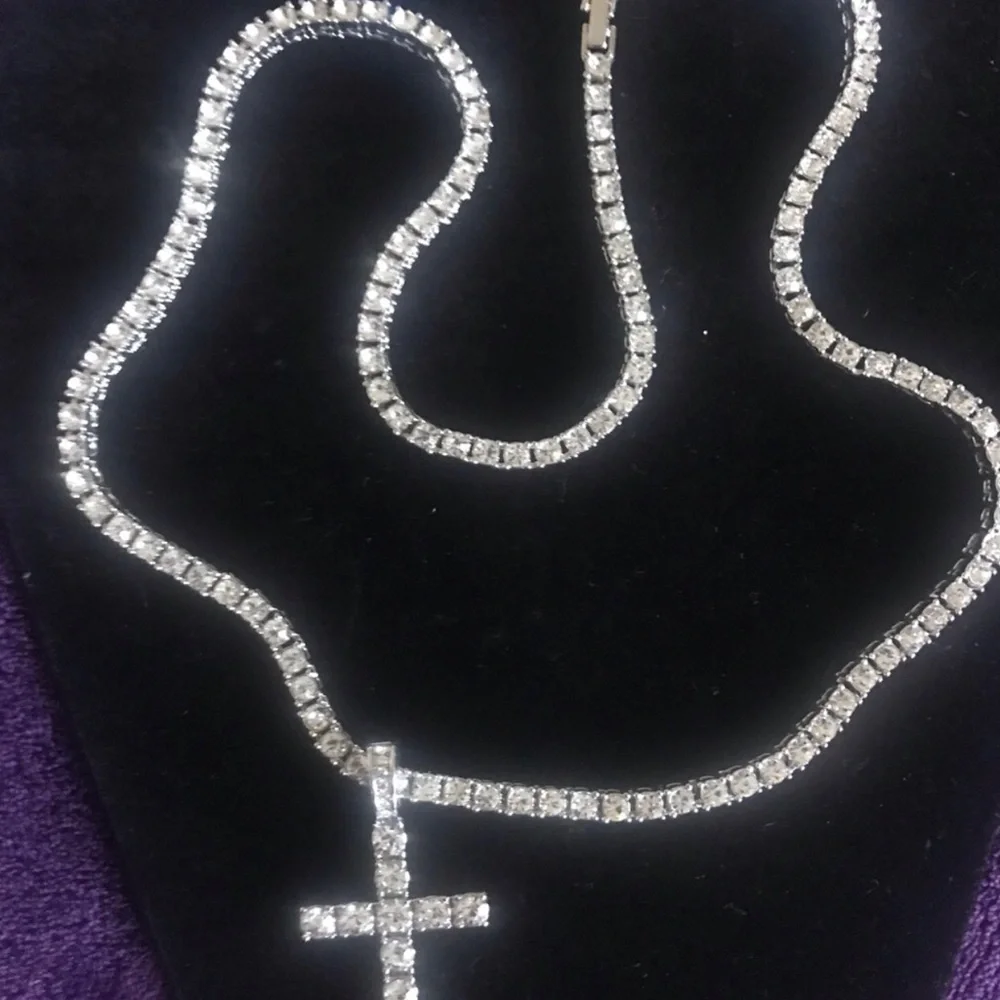 Sparkling Silver Cross Pendant Necklace